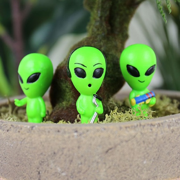 NWT Urban Outfitters Glow In The Dark Alien Plant Markers - Picture 2 of 9